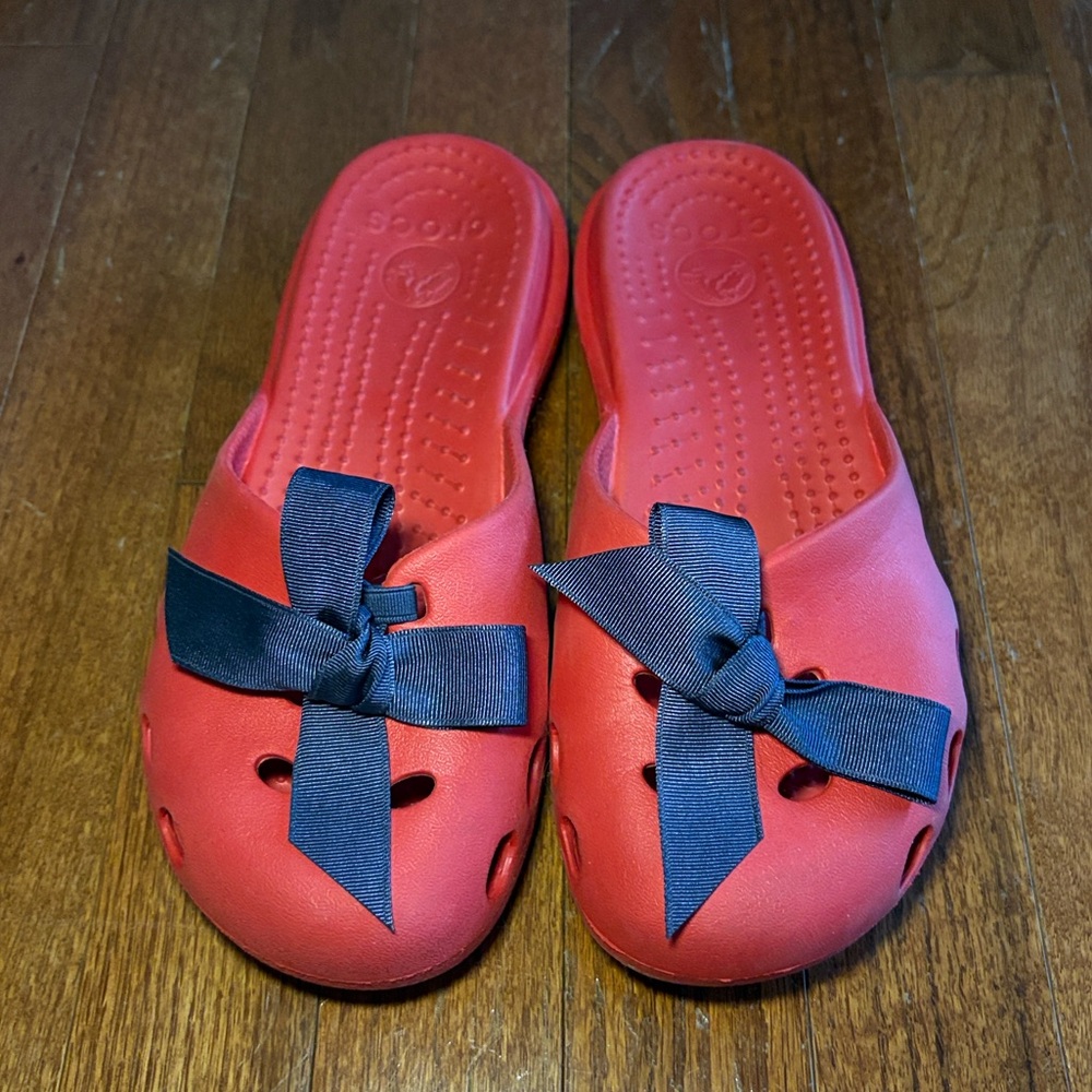 CROCS Red Slip On Clogs Sandals with Navy Bow Size 7